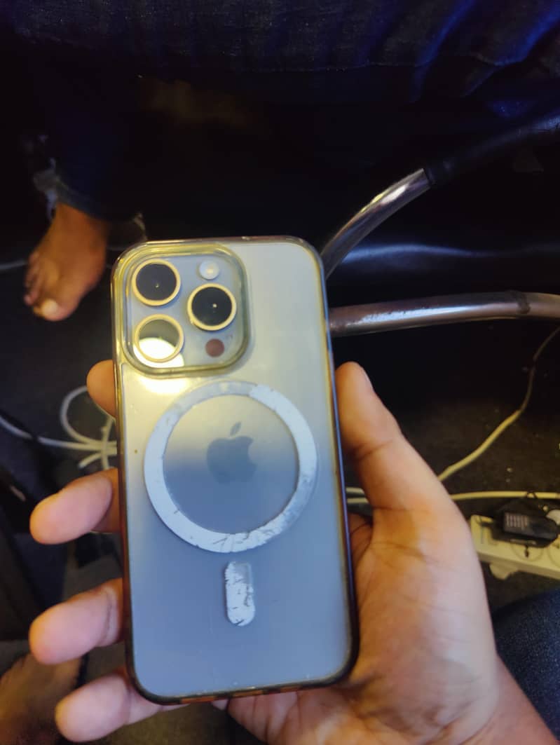 Apple iPhone 15 Pro 0