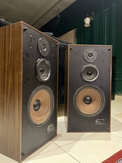 AKAI SW-T50 VINTAGE 3-WAY SPEAKERS 