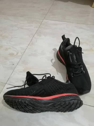 Running shoes, Lining shoes,  sports shoes