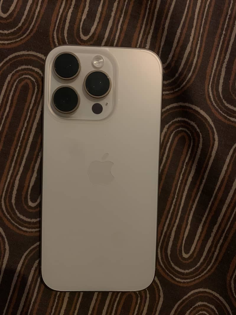 Apple iPhone 16 Pro 0