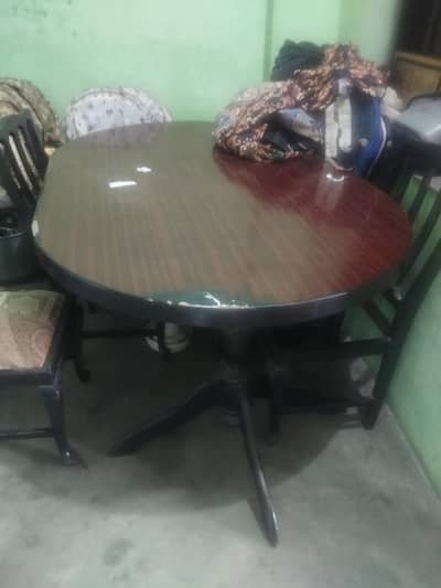 Dining table and chairs fore sale