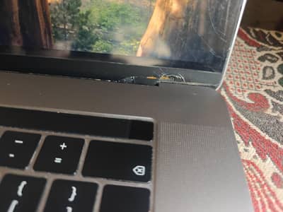 2019 MacBook pro i7 laptop