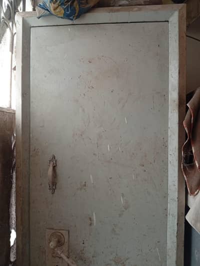 Single Metal almari