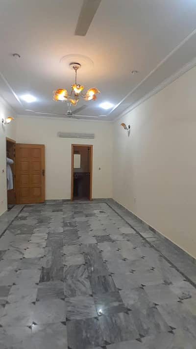 Lower portion 3 bedroom available for rent in E-11 near Markaz
