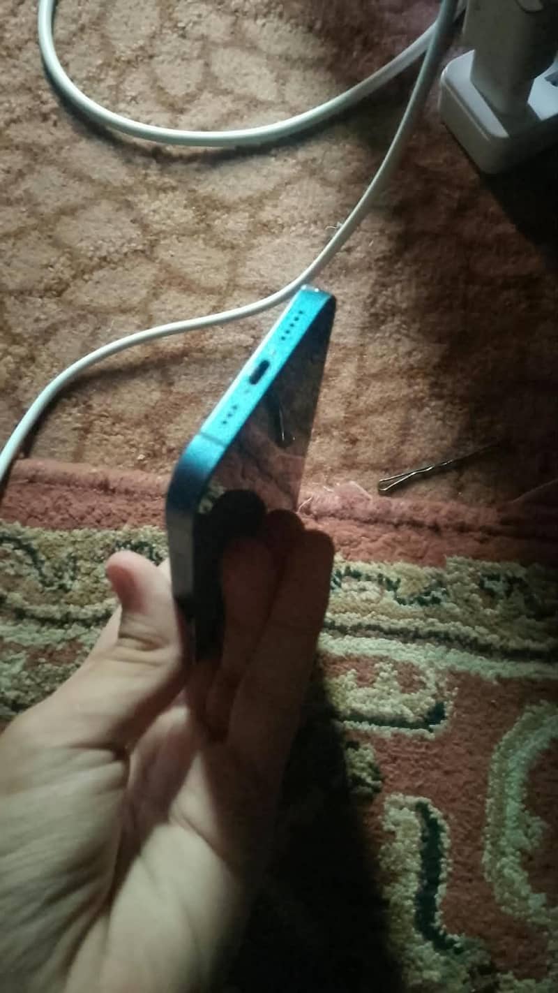 Apple iPhone 13 4