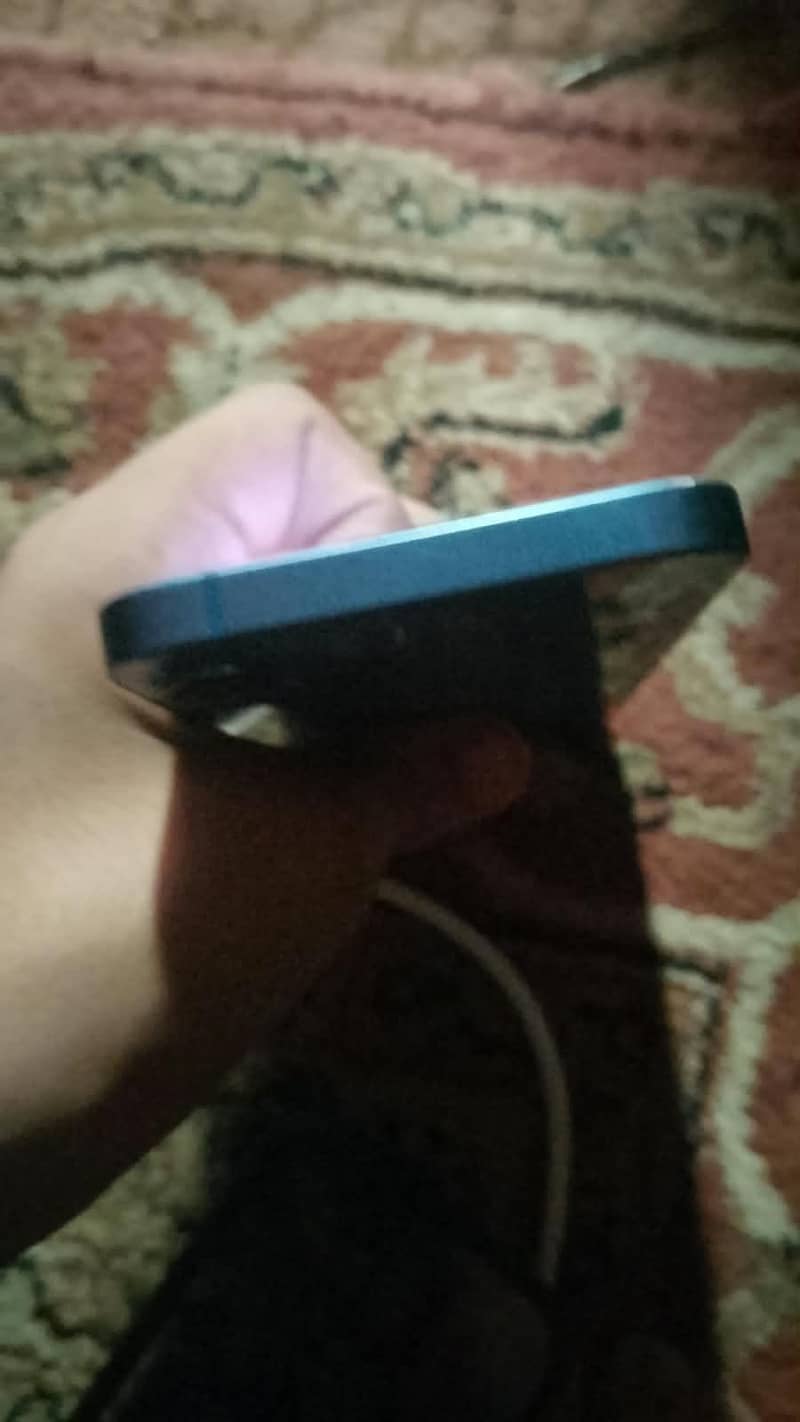 Apple iPhone 13 5