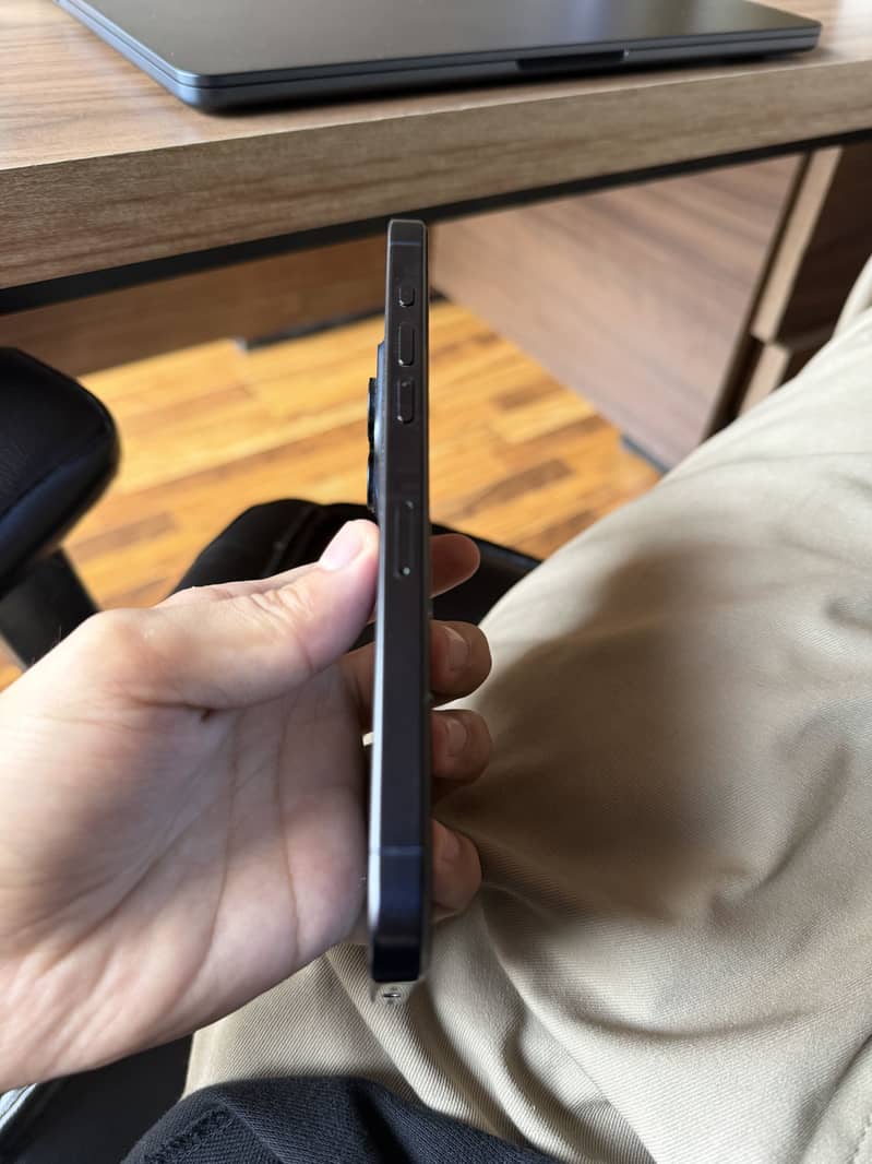 Apple iPhone 15 Pro Max 2