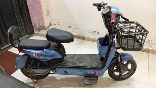 Electric Vehicle// Excellent Condition 09/10