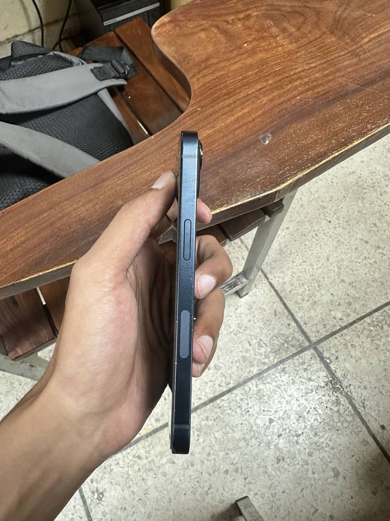 Apple iPhone 13 1