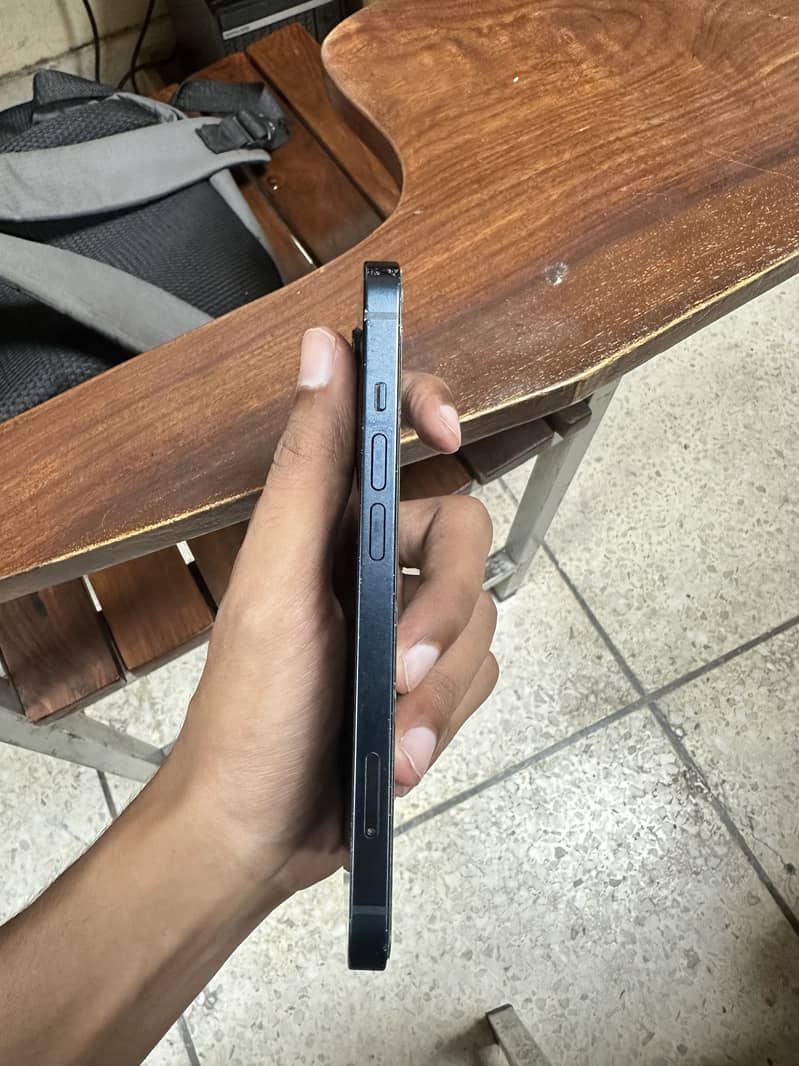 Apple iPhone 13 2