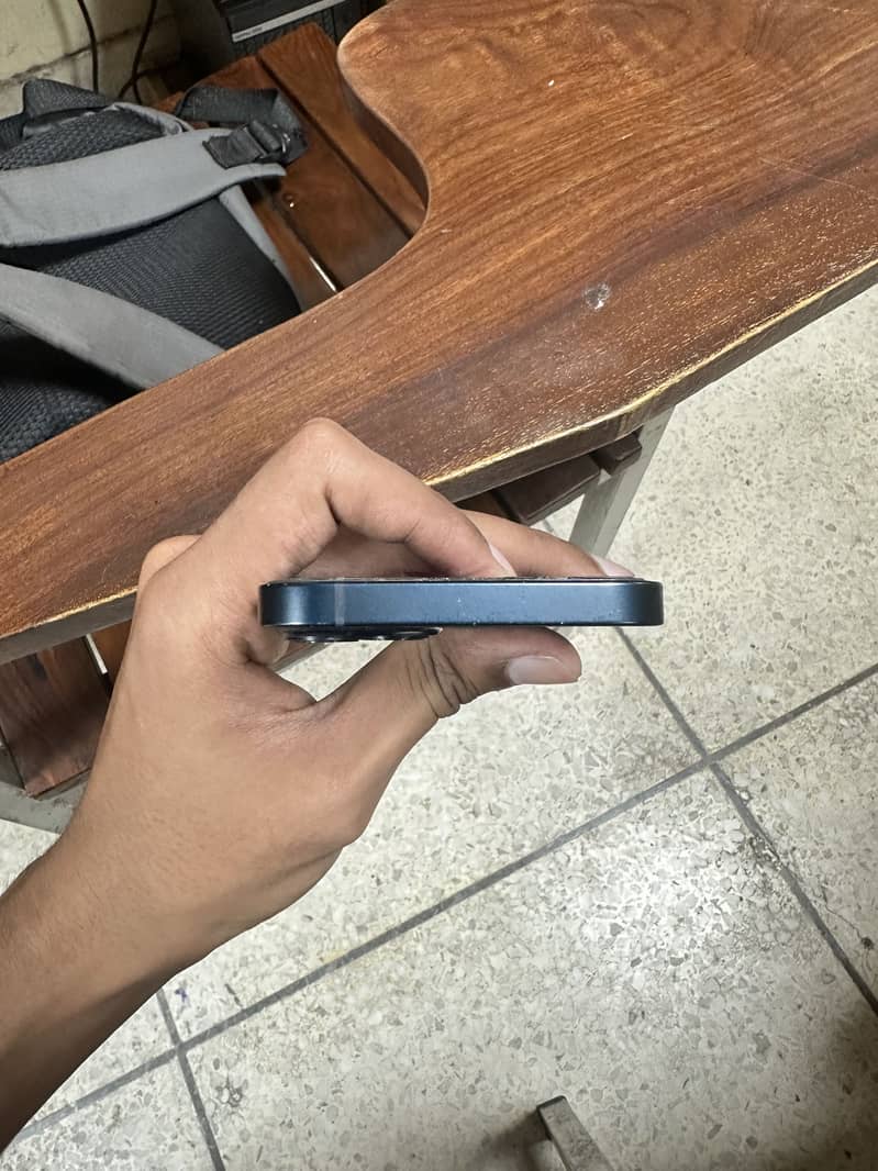 Apple iPhone 13 4