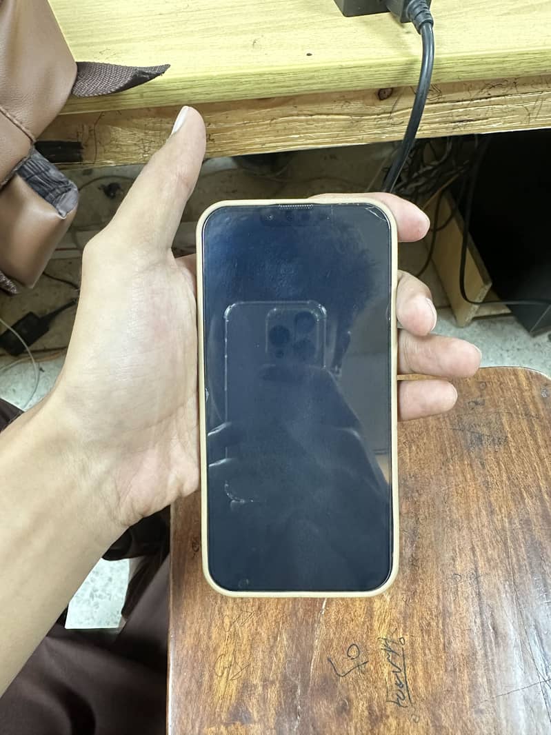 Apple iPhone 13 5