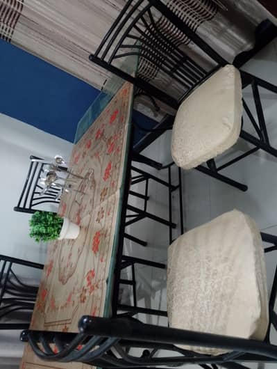 iron dinning table and chairs