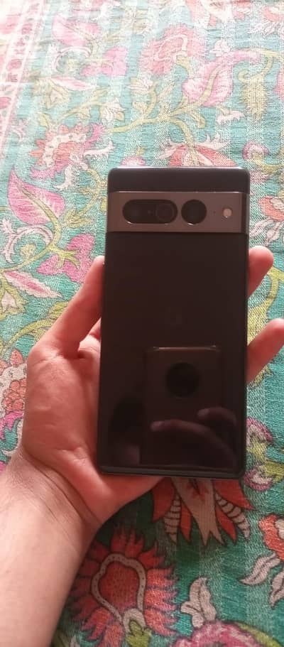 Google Pixel 7 Pro pin dot