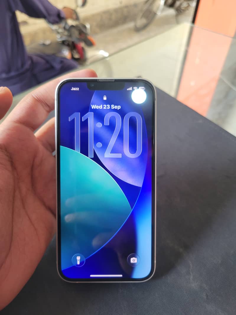 Apple iPhone 13 1