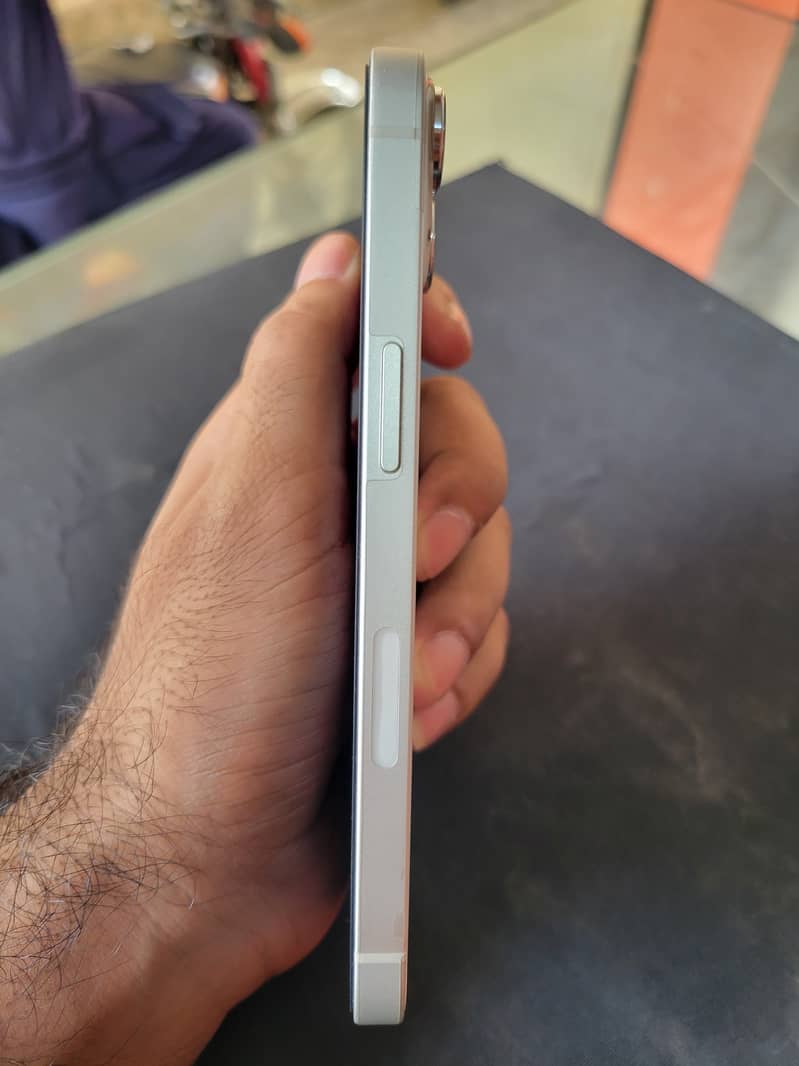 Apple iPhone 13 3