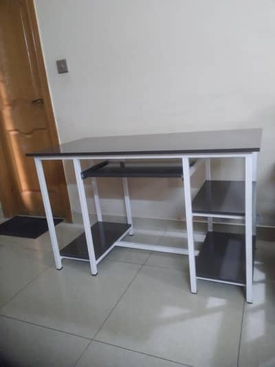 Brand new computer table for sale