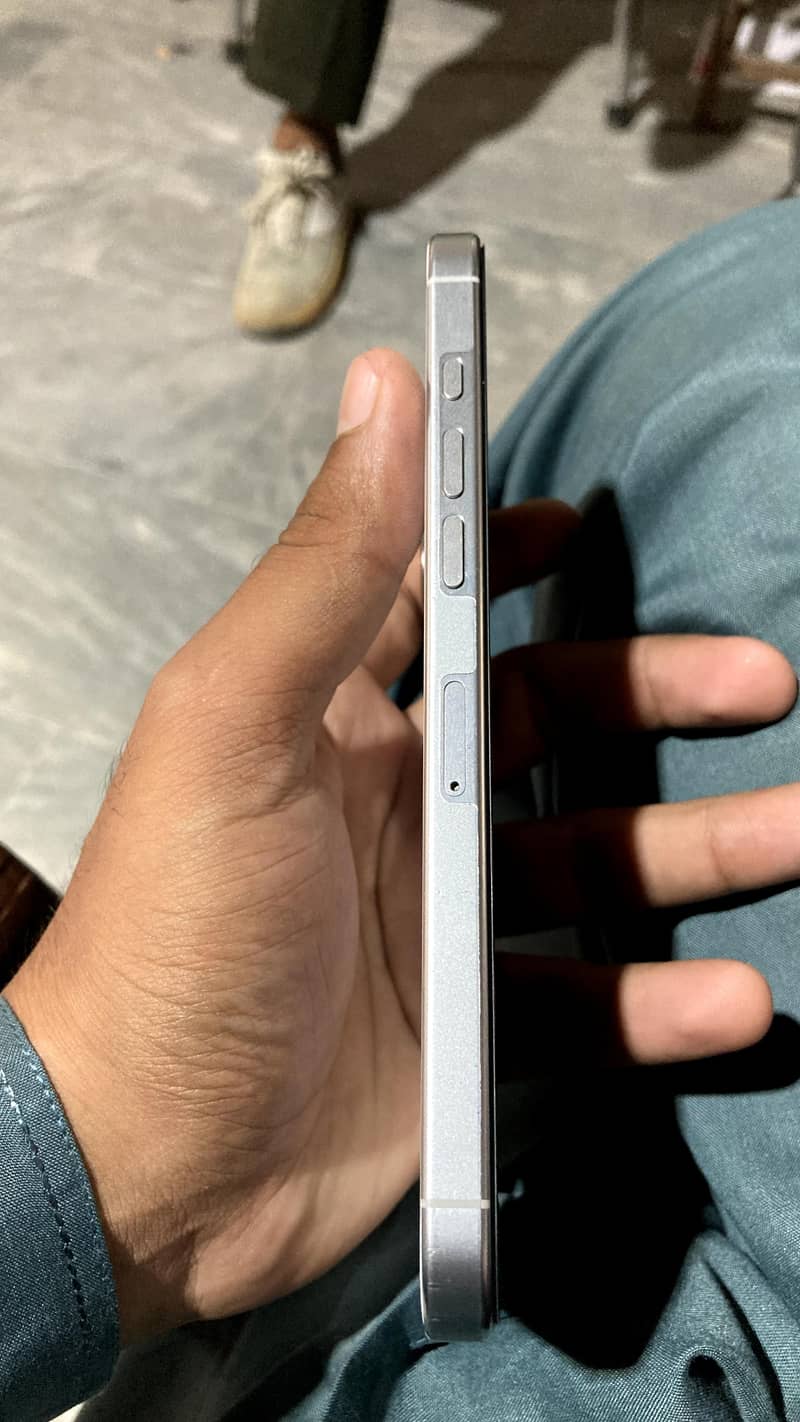 Apple iPhone 16 pro max 256GB – Non PTA – 4 Months SIM Time 5