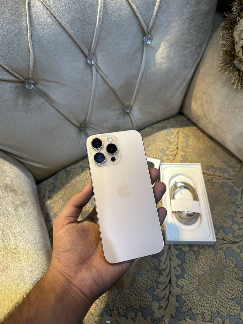 Apple iPhone 16 Pro Max 0