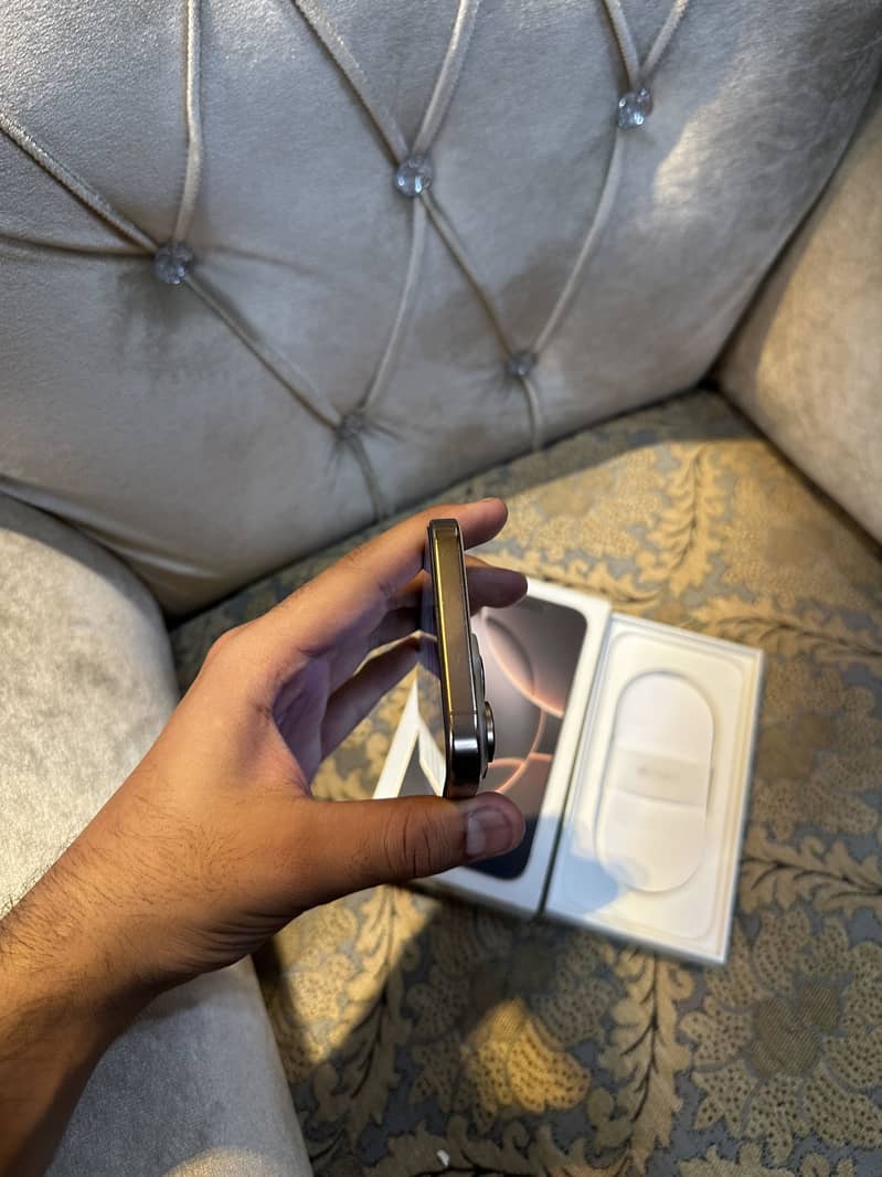 Apple iPhone 16 Pro Max 1