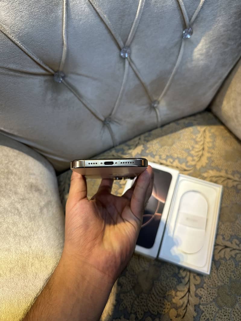Apple iPhone 16 Pro Max 3