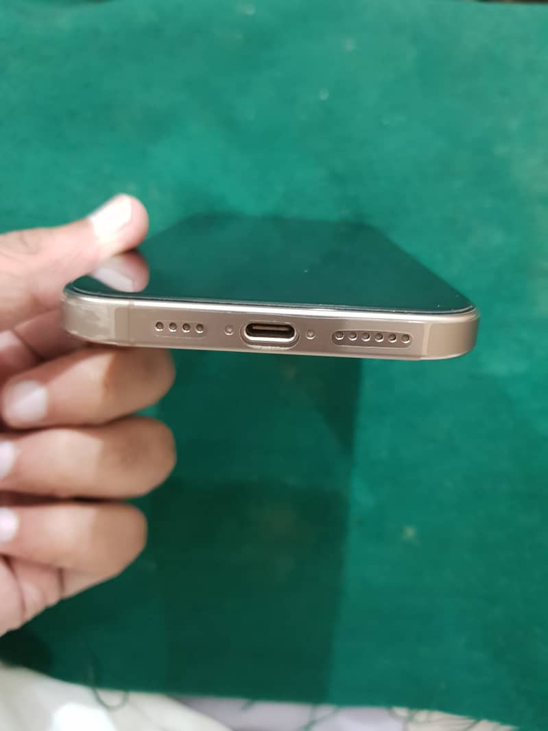 Apple iPhone 16 Pro Max 2