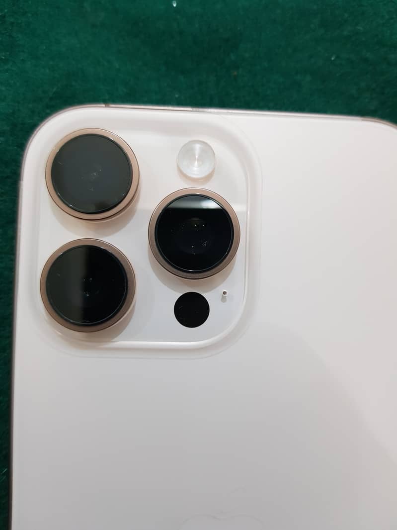 Apple iPhone 16 Pro Max 3