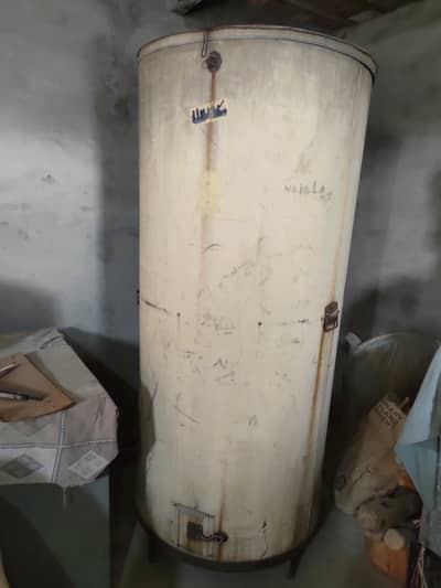 Wheat storage tank (parola),full size tank,Good condition,urgent sale