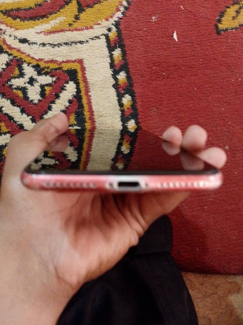 Apple iPhone 8 Plus 4