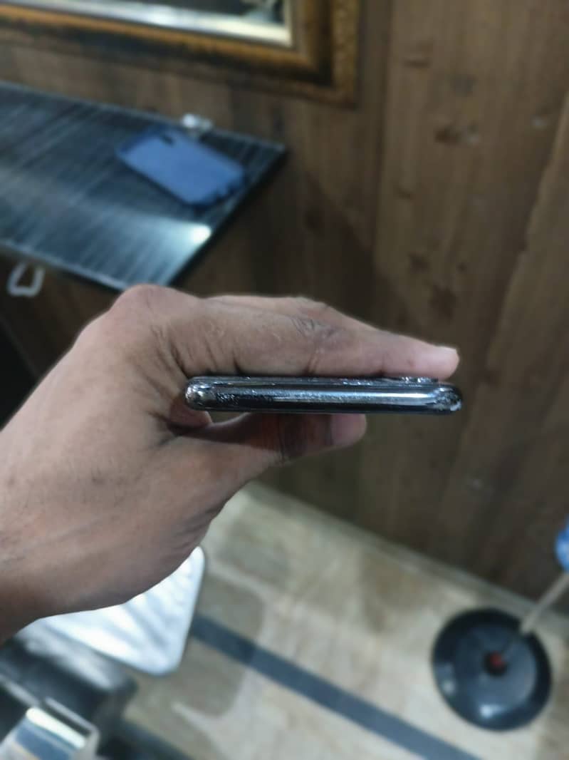 Apple iPhone X 3