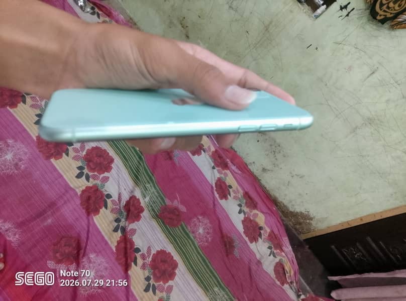 iPhone 11 3