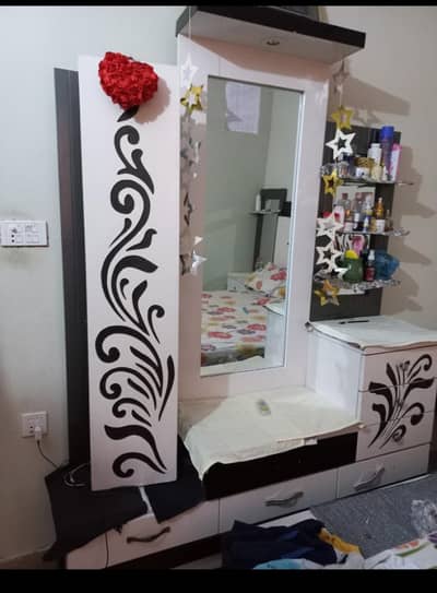 laasani wooden furniture sell four peice