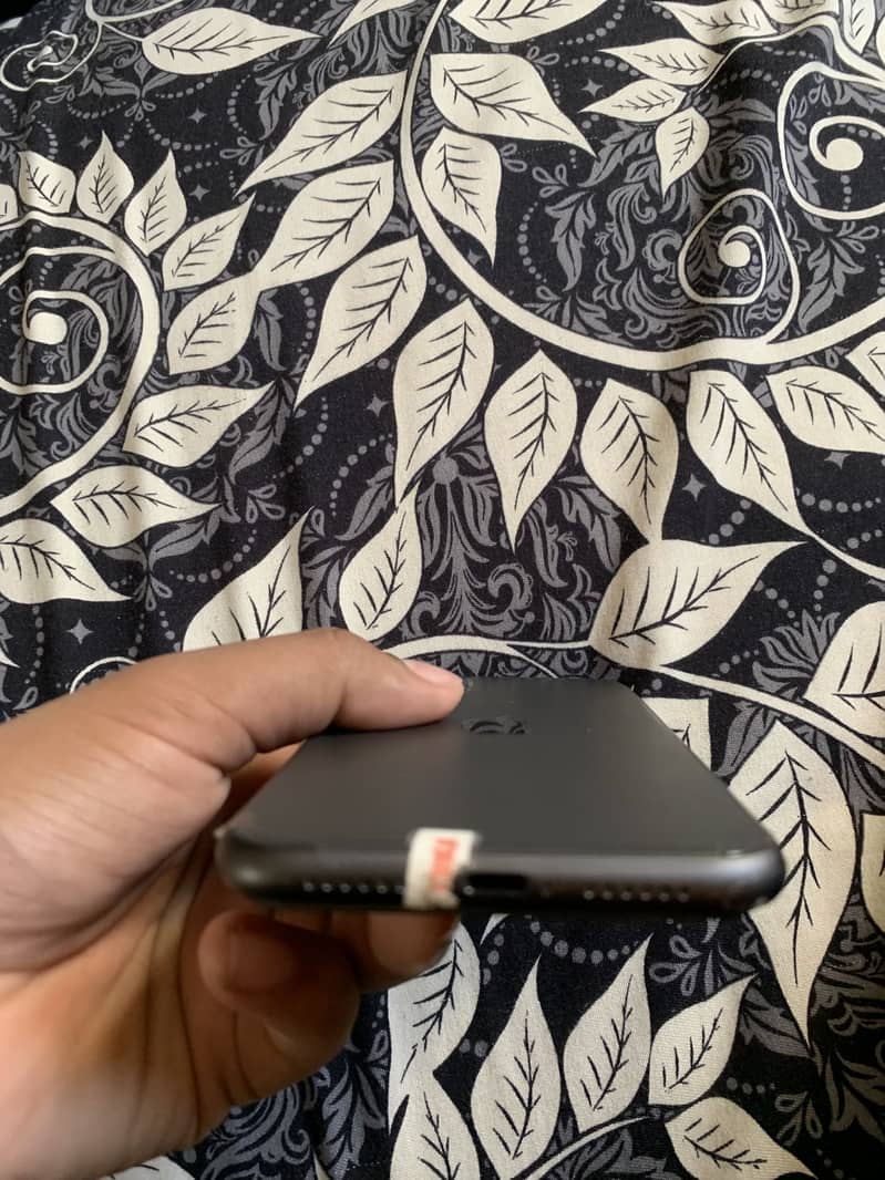 Apple iPhone 11 0
