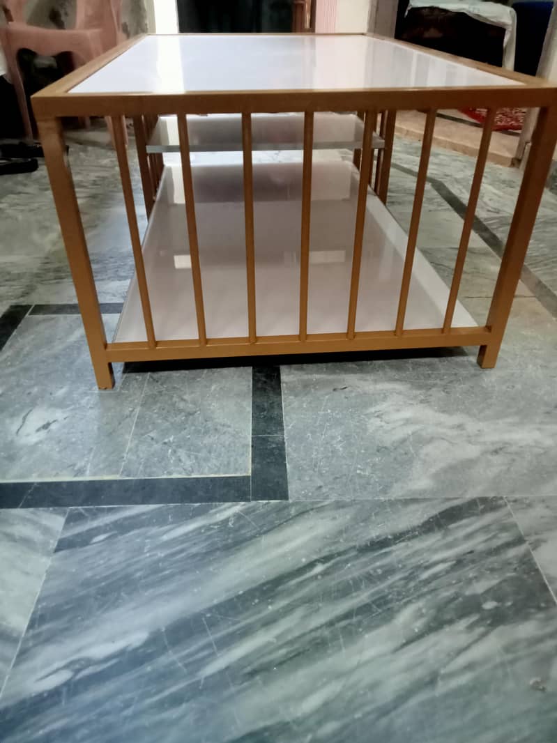 coffee table new condition 2