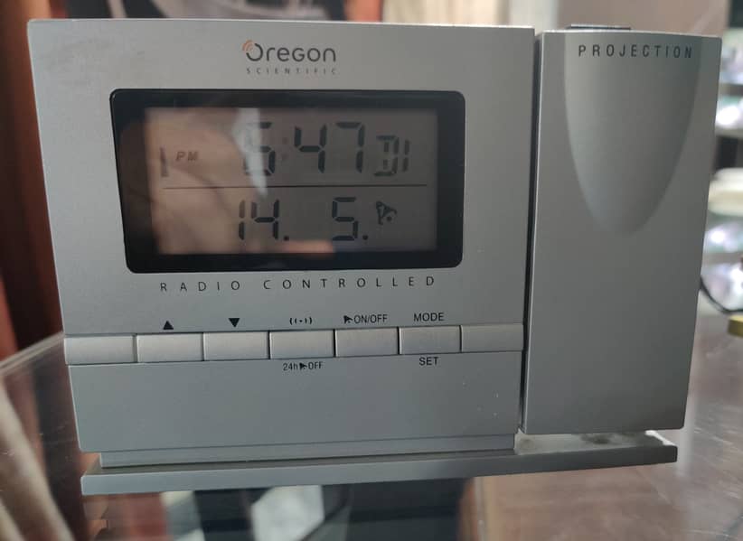 Table Projection Clock With Issue 1