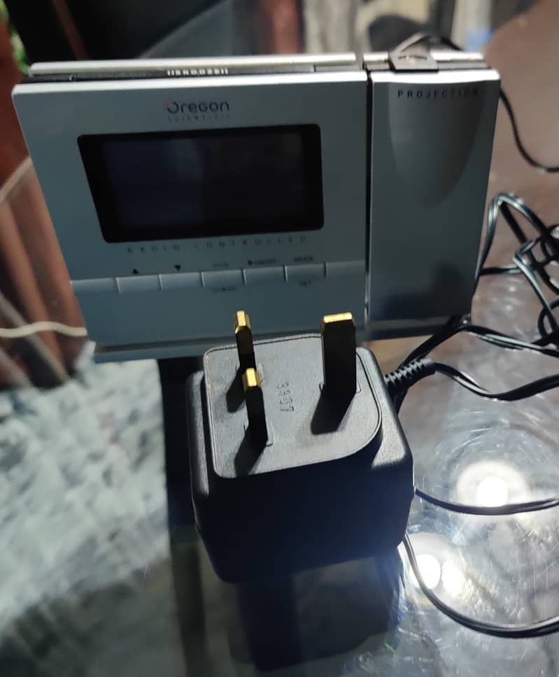 Table Projection Clock With Issue 4
