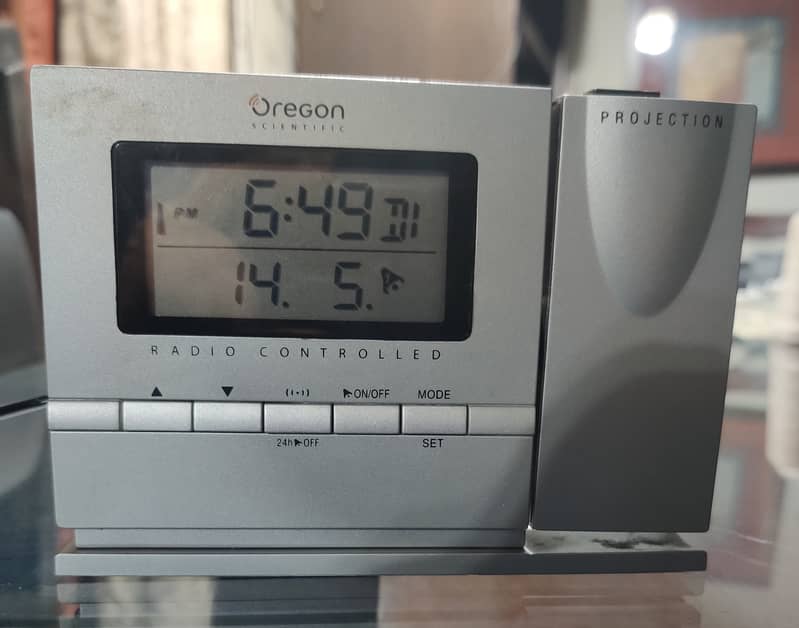 Table Projection Clock With Issue 8