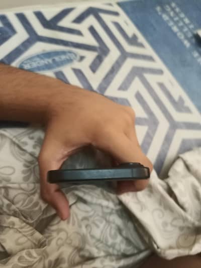 Apple iPhone 16
