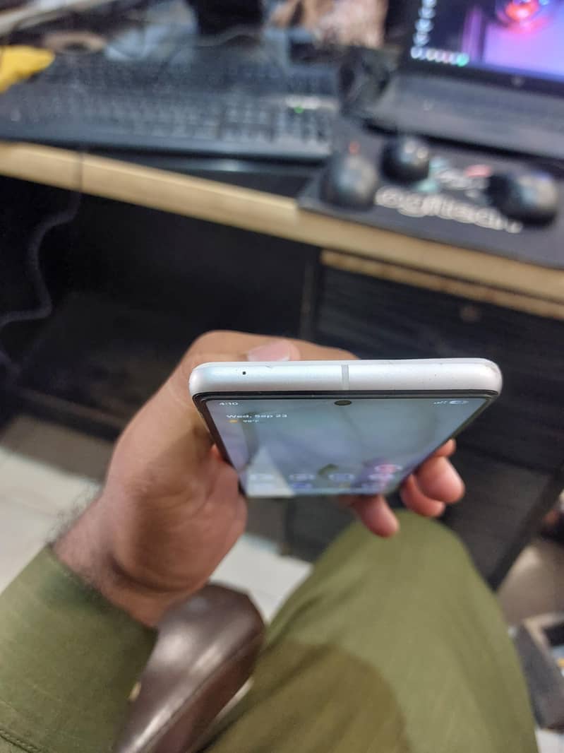 Google Pixel 7 4