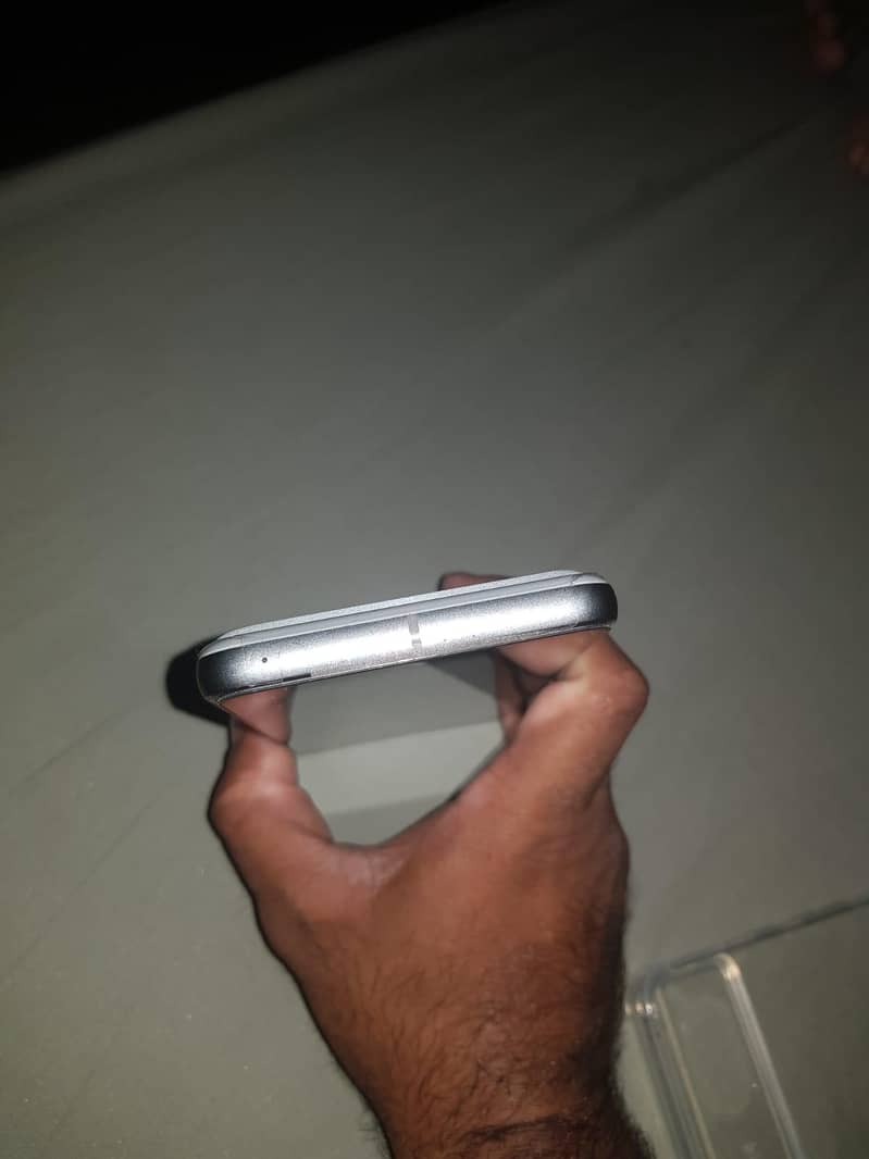 Google Pixel 8 4