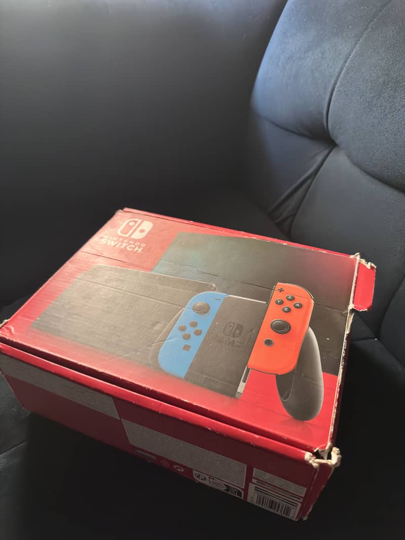 Nintendo Switch just box opened 0