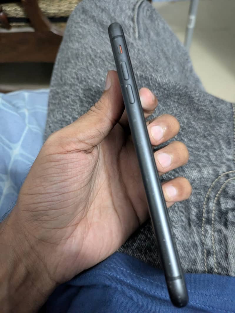 Apple iPhone 11 3