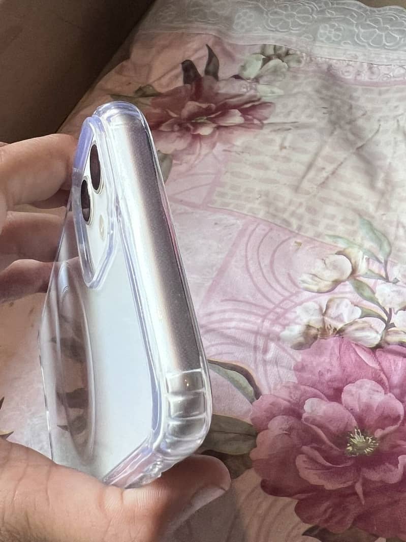 iPhone 11 4