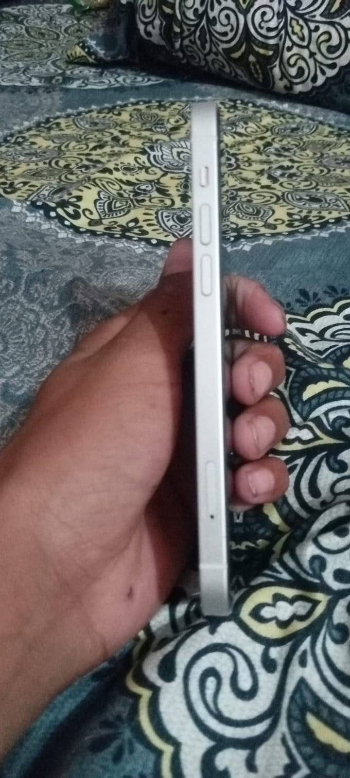 Apple iPhone 12 4