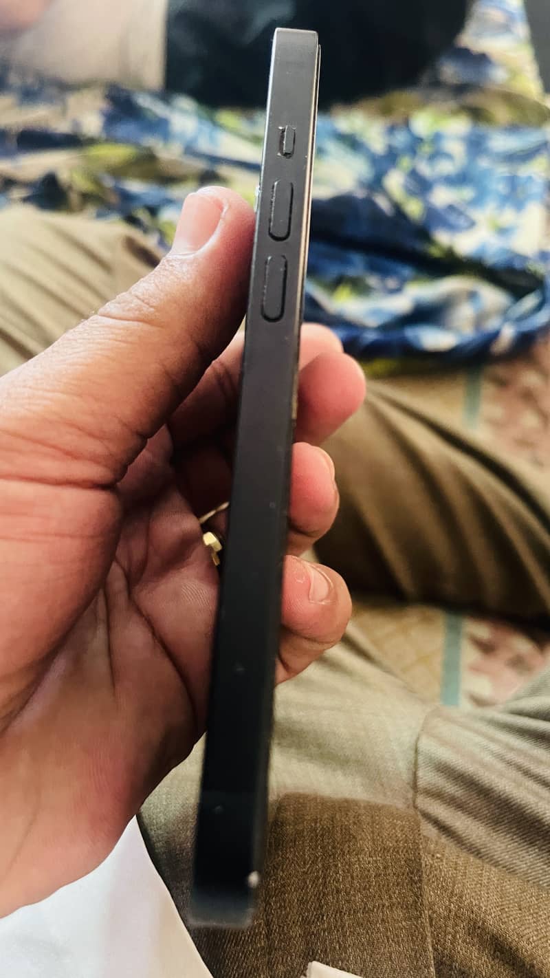 Apple iPhone 14 3