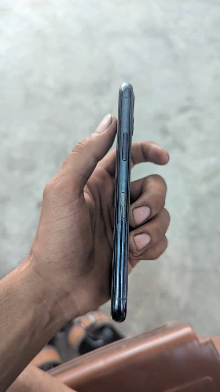 Apple iPhone 11 Pro 2