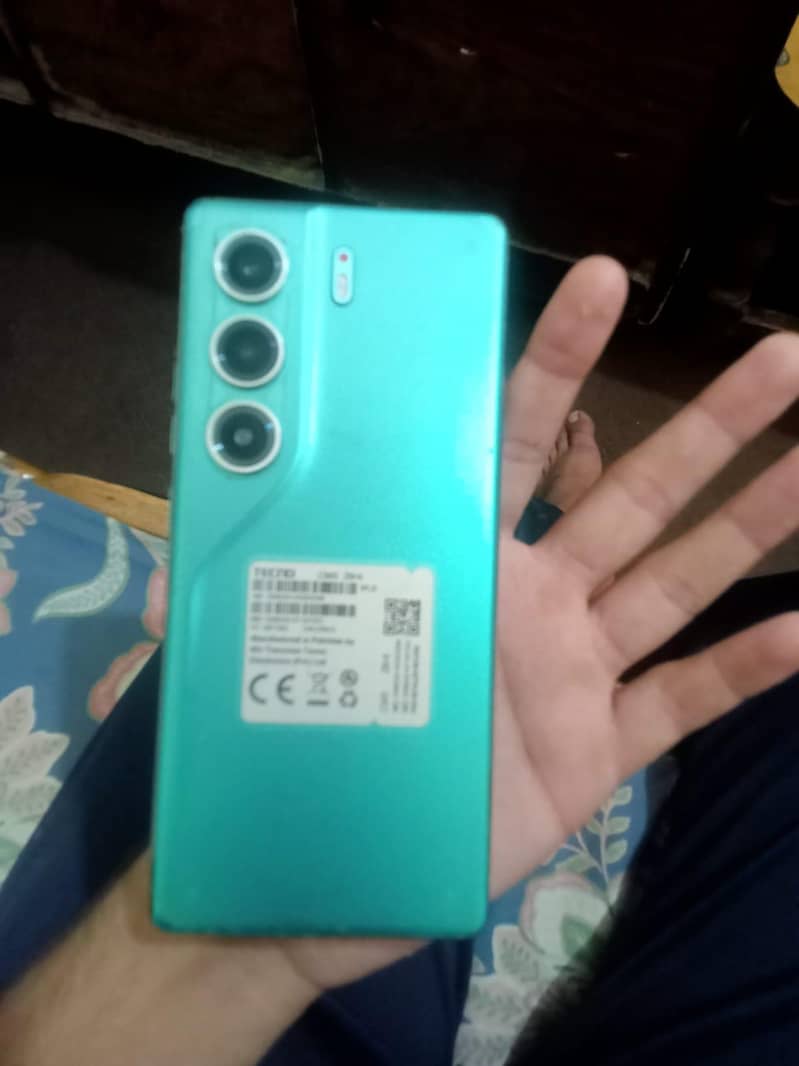Tecno CAMON 40 0