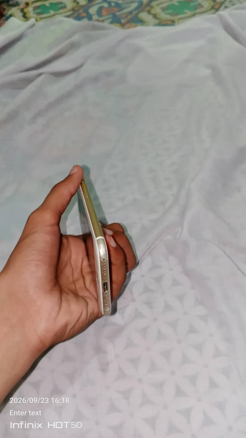 Apple iPhone 6S 1