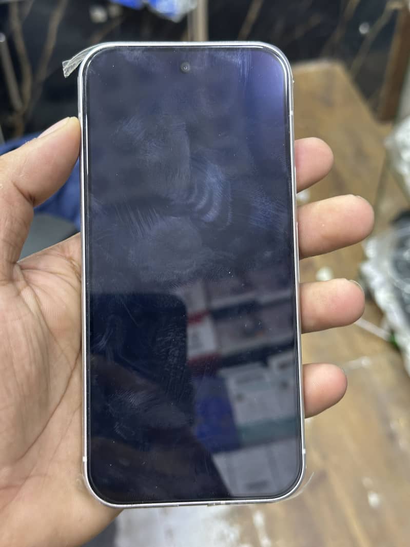 Google Pixel 9 4