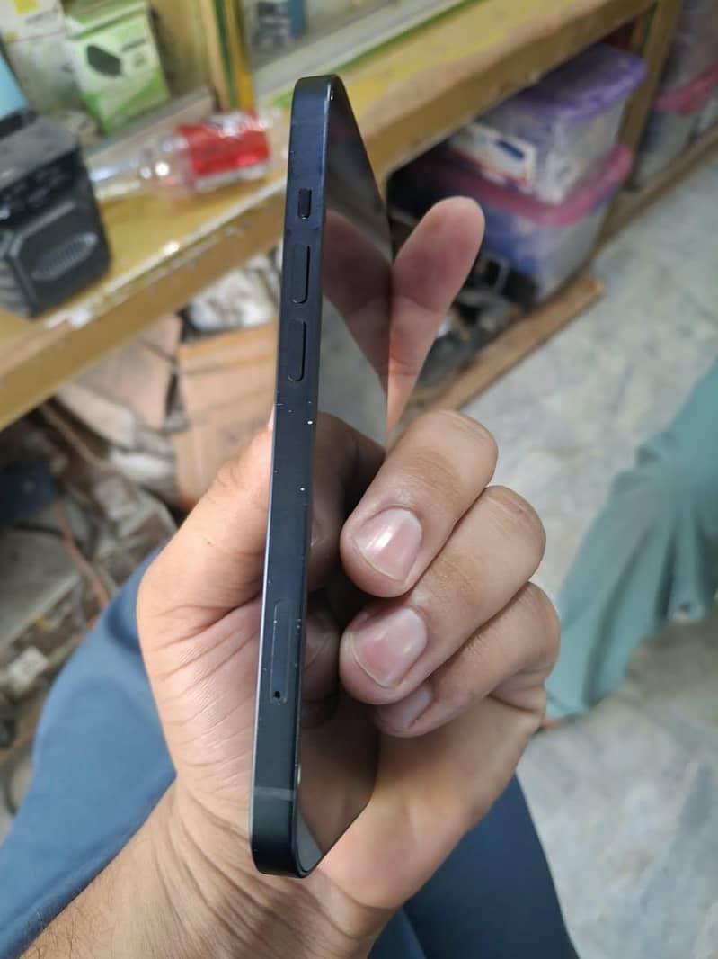 Apple iPhone 13 4